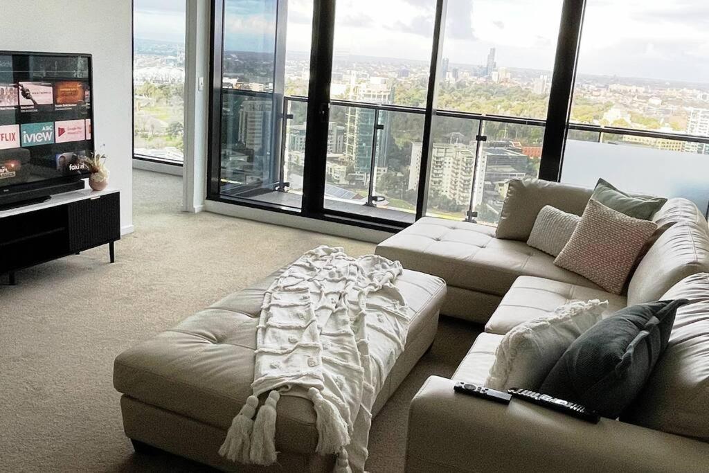 Lux 3 Bedroom Apartment In Southbank — Photos 2